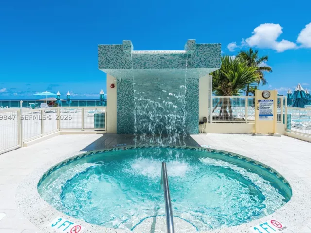 1-bedroom condo for rent in Hollywood - 2501 S Ocean Dr 538 (Available NOW) - MondialRealty
