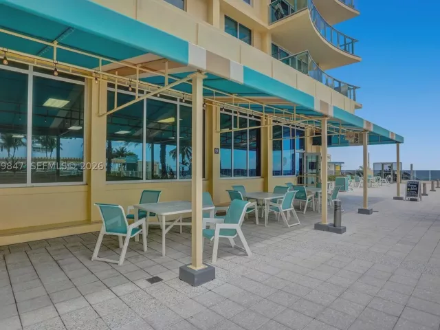 1-bedroom condo for rent in Hollywood - 2501 S Ocean Dr 538 (Available NOW) - MondialRealty