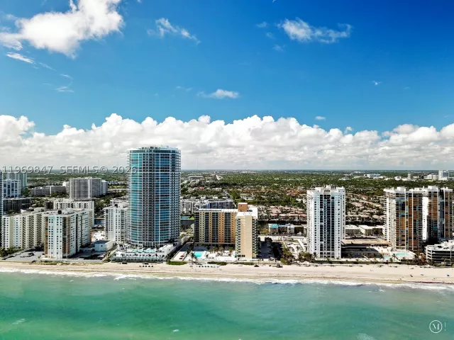 1-bedroom condo for rent in Hollywood - 2501 S Ocean Dr 538 (Available NOW) - MondialRealty