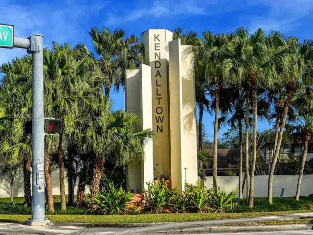 2-bedroom home for sale in Miami - 7601 SW 105th Ave - MondialRealty