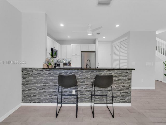 Home for sale at 1019 W Longport Cir 5A - photo 7476197