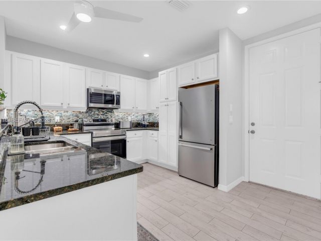 Home for sale at 1019 W Longport Cir 5A - photo 7476198