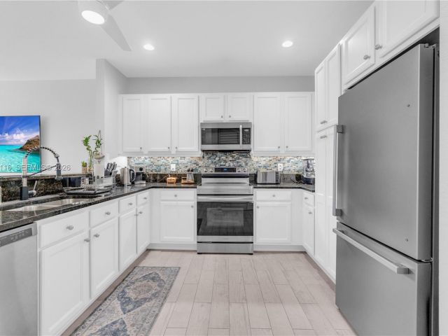 Home for sale at 1019 W Longport Cir 5A - photo 7476199