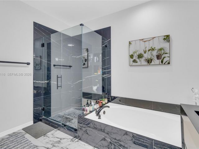 Home for sale at 1019 W Longport Cir 5A - photo 7476212