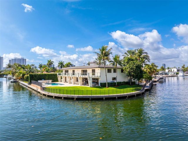 5-bedroom home for sale in Hallandale Beach -  - MondialRealty