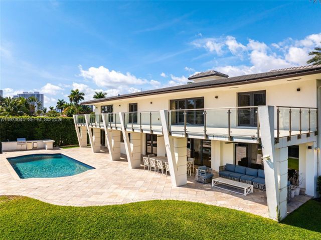 5-bedroom home for sale in Hallandale Beach -  - MondialRealty