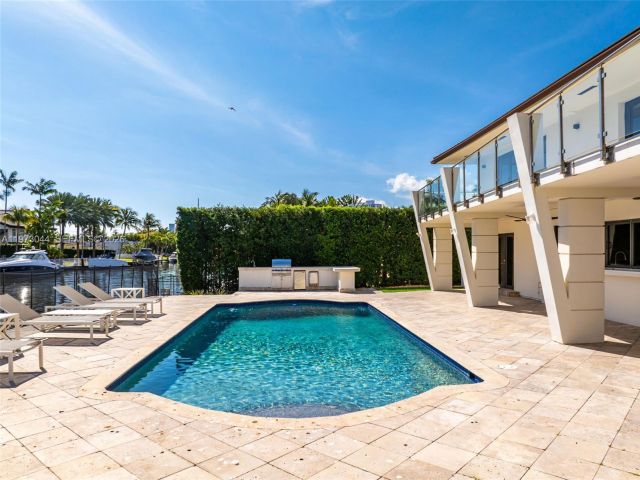 5-bedroom home for sale in Hallandale Beach -  - MondialRealty