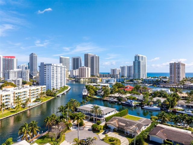 5-bedroom home for sale in Hallandale Beach -  - MondialRealty