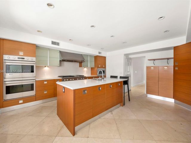5-bedroom home for sale in Hallandale Beach -  - MondialRealty