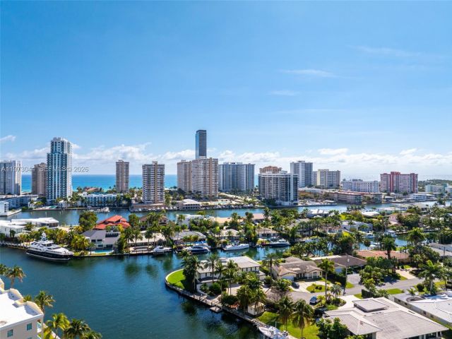 5-bedroom home for sale in Hallandale Beach -  - MondialRealty
