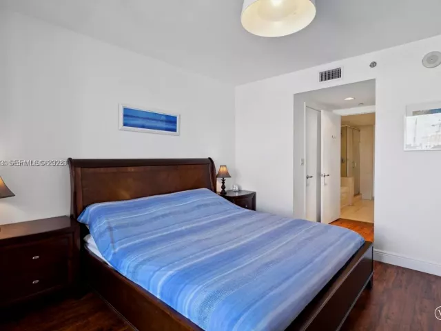 2-bedroom condo for sale in Miami - 50 Biscayne Blvd 2111 - MondialRealty