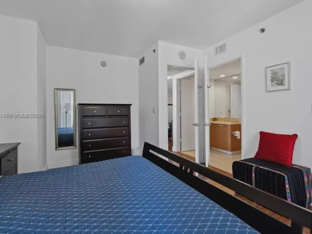 2-bedroom condo for sale in Miami - 50 Biscayne Blvd 2111 - MondialRealty