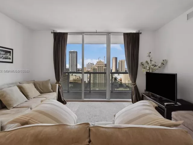 2-bedroom condo for sale in Miami - 50 Biscayne Blvd 2111 - MondialRealty