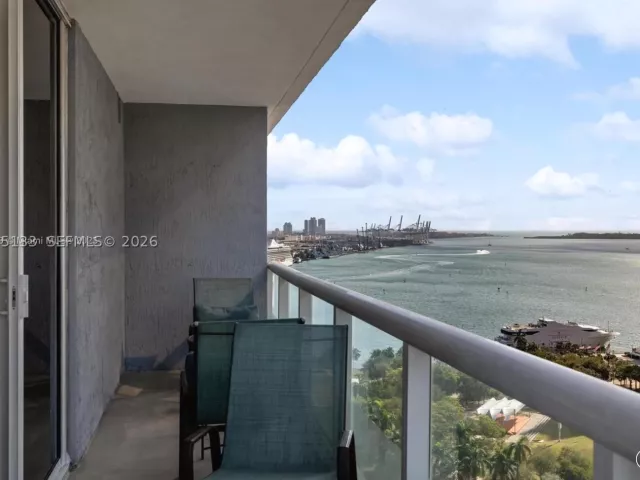 2-bedroom condo for sale in Miami - 50 Biscayne Blvd 2111 - MondialRealty