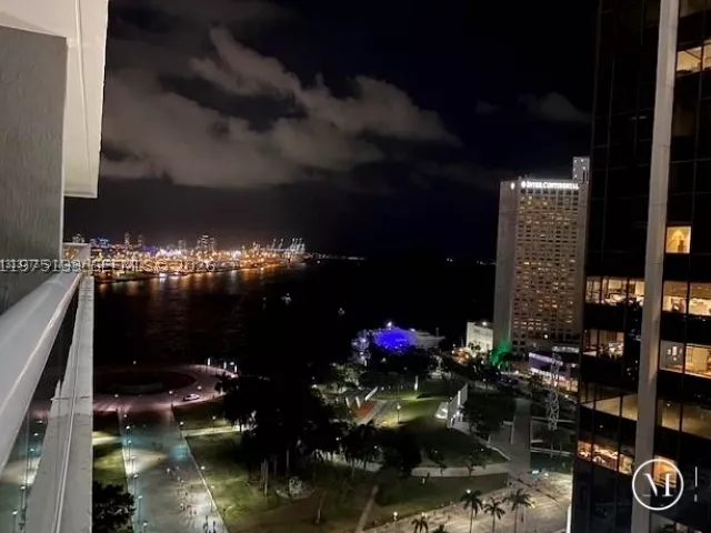 2-bedroom condo for sale in Miami - 50 Biscayne Blvd 2111 - MondialRealty