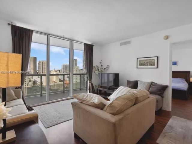 2-bedroom condo for sale in Miami - 50 Biscayne Blvd 2111 - MondialRealty