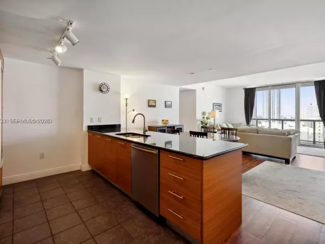 2-bedroom condo for sale in Miami - 50 Biscayne Blvd 2111 - MondialRealty