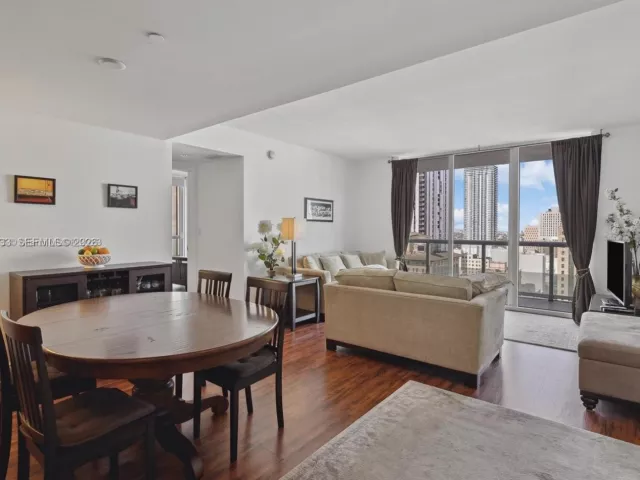 2-bedroom condo for sale in Miami - 50 Biscayne Blvd 2111 - MondialRealty