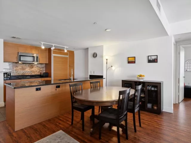 2-bedroom condo for sale in Miami - 50 Biscayne Blvd 2111 - MondialRealty