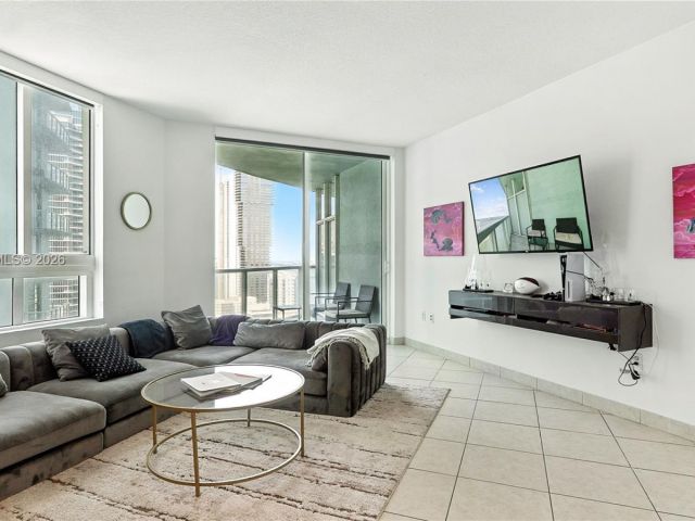 Apartment for sale  Unit #2810 - photo 7495209