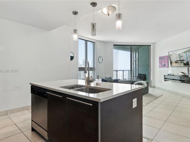 Apartment for sale  Unit #2810 - photo 7495213