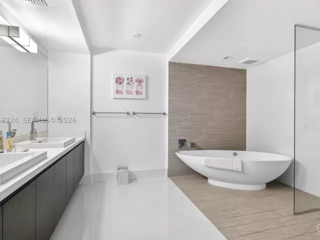 3-bedroom condo for sale in Sunny Isles Beach - 300 Sunny Isles Blvd 4-804 - MondialRealty