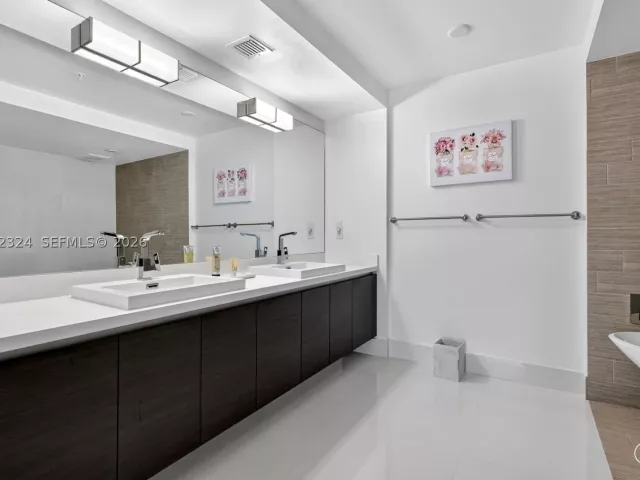 3-bedroom condo for sale in Sunny Isles Beach - 300 Sunny Isles Blvd 4-804 - MondialRealty