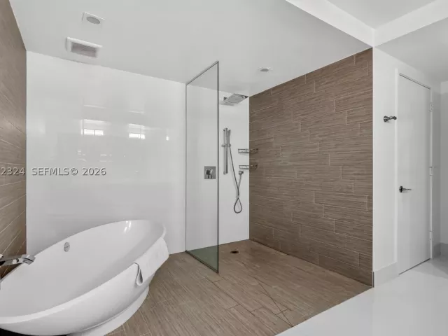 3-bedroom condo for sale in Sunny Isles Beach - 300 Sunny Isles Blvd 4-804 - MondialRealty