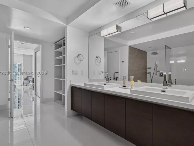 3-bedroom condo for sale in Sunny Isles Beach - 300 Sunny Isles Blvd 4-804 - MondialRealty