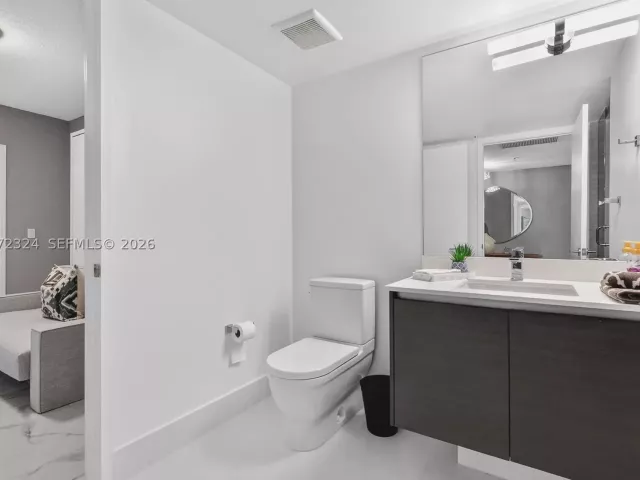 3-bedroom condo for sale in Sunny Isles Beach - 300 Sunny Isles Blvd 4-804 - MondialRealty