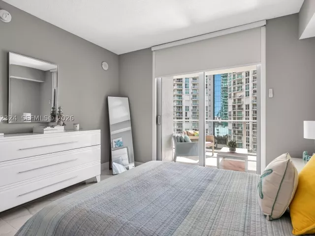 3-bedroom condo for sale in Sunny Isles Beach - 300 Sunny Isles Blvd 4-804 - MondialRealty