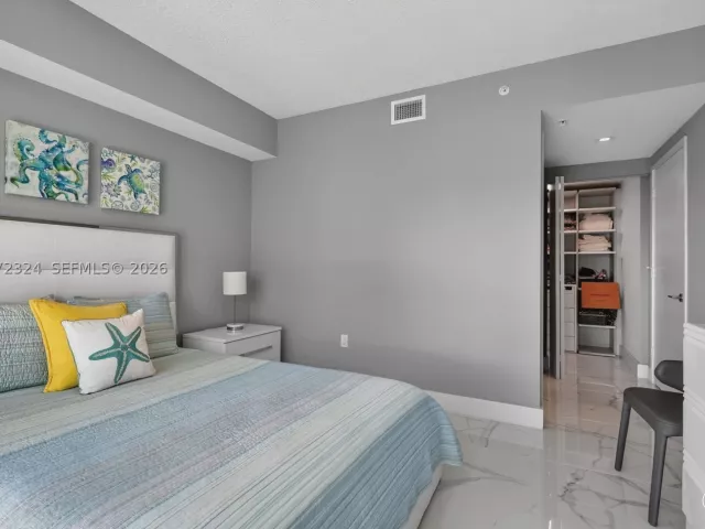 3-bedroom condo for sale in Sunny Isles Beach - 300 Sunny Isles Blvd 4-804 - MondialRealty