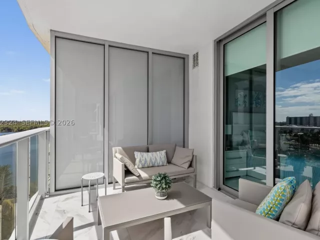 3-bedroom condo for sale in Sunny Isles Beach - 300 Sunny Isles Blvd 4-804 - MondialRealty