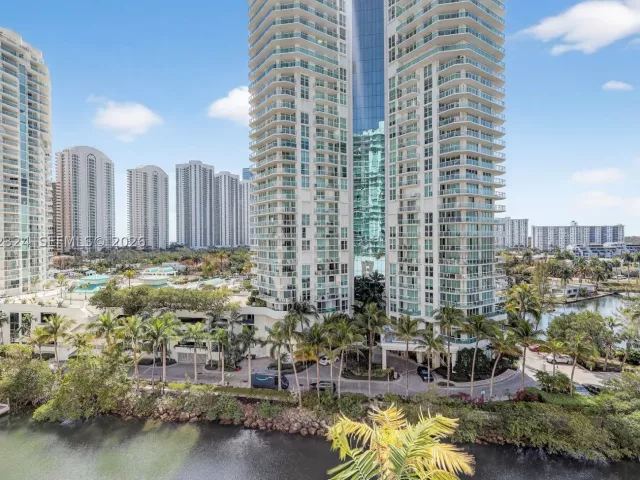 3-bedroom condo for sale in Sunny Isles Beach - 300 Sunny Isles Blvd 4-804 - MondialRealty