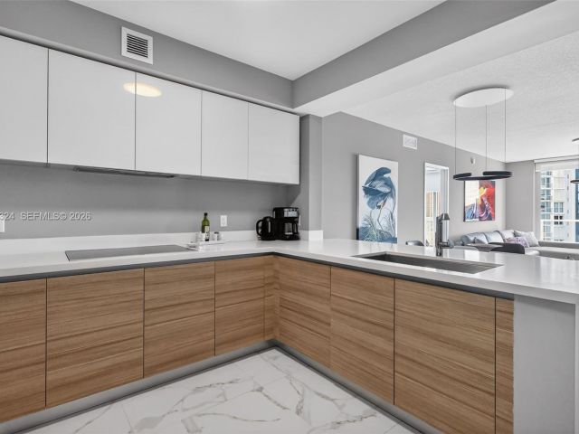 Apartment for sale  Unit #4-804 - photo 7530036