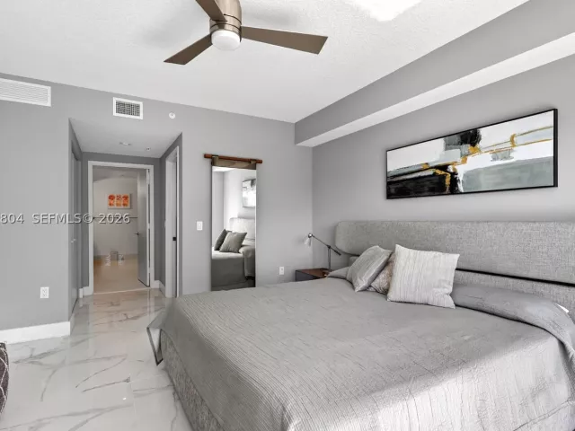 3-bedroom condo for rent in Sunny Isles Beach - 300 Sunny Isles Blvd 4-804 - MondialRealty