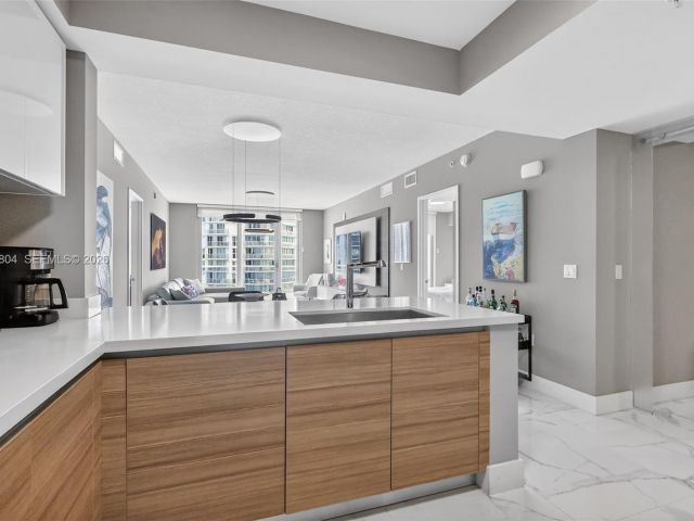 Apartment for rent  Unit #4-804 - photo 7530017