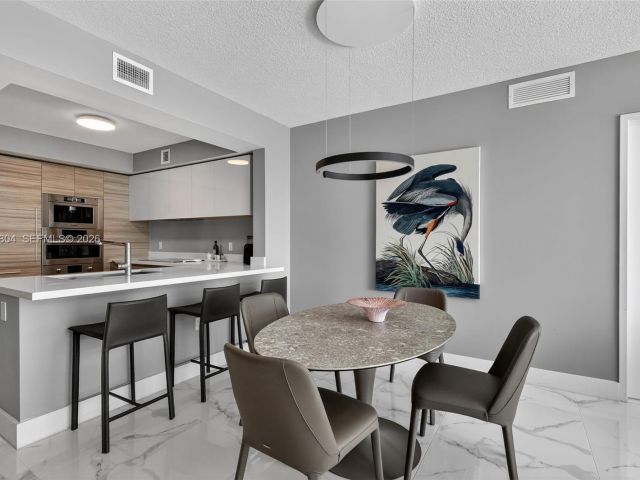 Apartment for rent  Unit #4-804 - photo 7530019