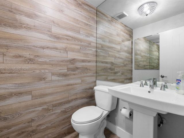 Home for rent at 20900 Leeward Ct 217-1 - photo 7476465