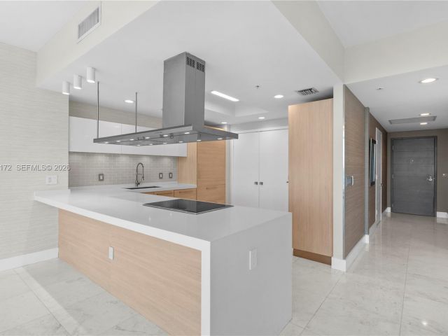 Apartment for rent  Unit #611 - photo 7503575