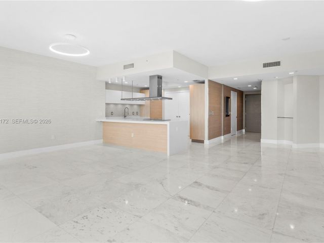 Apartment for rent  Unit #611 - photo 7503579