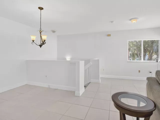 2-bedroom home for sale in Hollywood - 7400 Palomino Drive 524 - MondialRealty