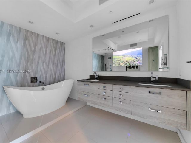 Apartment for sale  Unit #1602 - photo 7531302