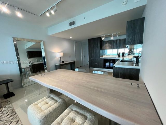 Apartment for rent  Unit #3003 - photo 7530260