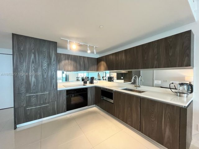 Apartment for rent  Unit #3003 - photo 7530263