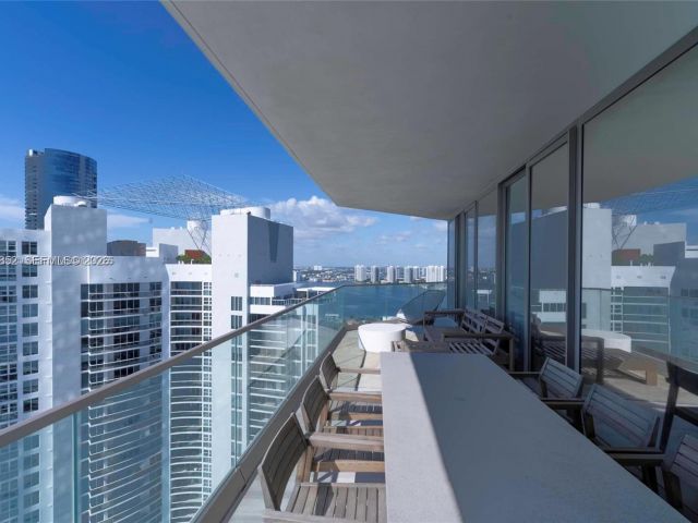 Apartment for rent  Unit #3004 - photo 7495761