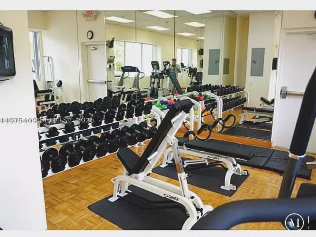 2-bedroom home for rent in Key Biscayne - 881 Ocean Dr TH7 - MondialRealty