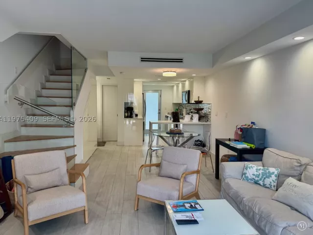 2-bedroom home for rent in Key Biscayne - 881 Ocean Dr TH7 - MondialRealty
