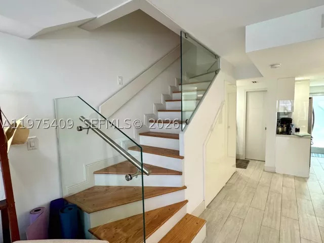 2-bedroom home for rent in Key Biscayne - 881 Ocean Dr TH7 - MondialRealty