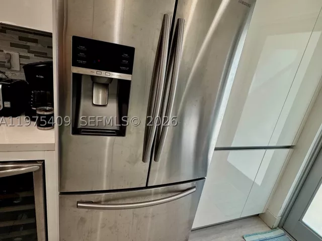 2-bedroom home for rent in Key Biscayne - 881 Ocean Dr TH7 - MondialRealty